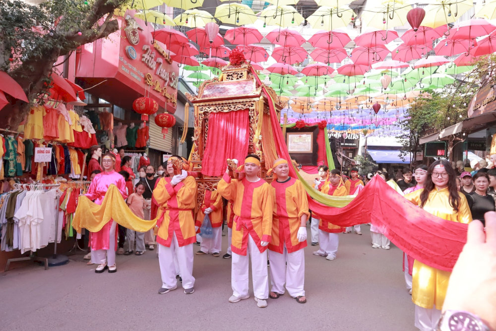 Join the lively Van Phuc Silk Village Festival